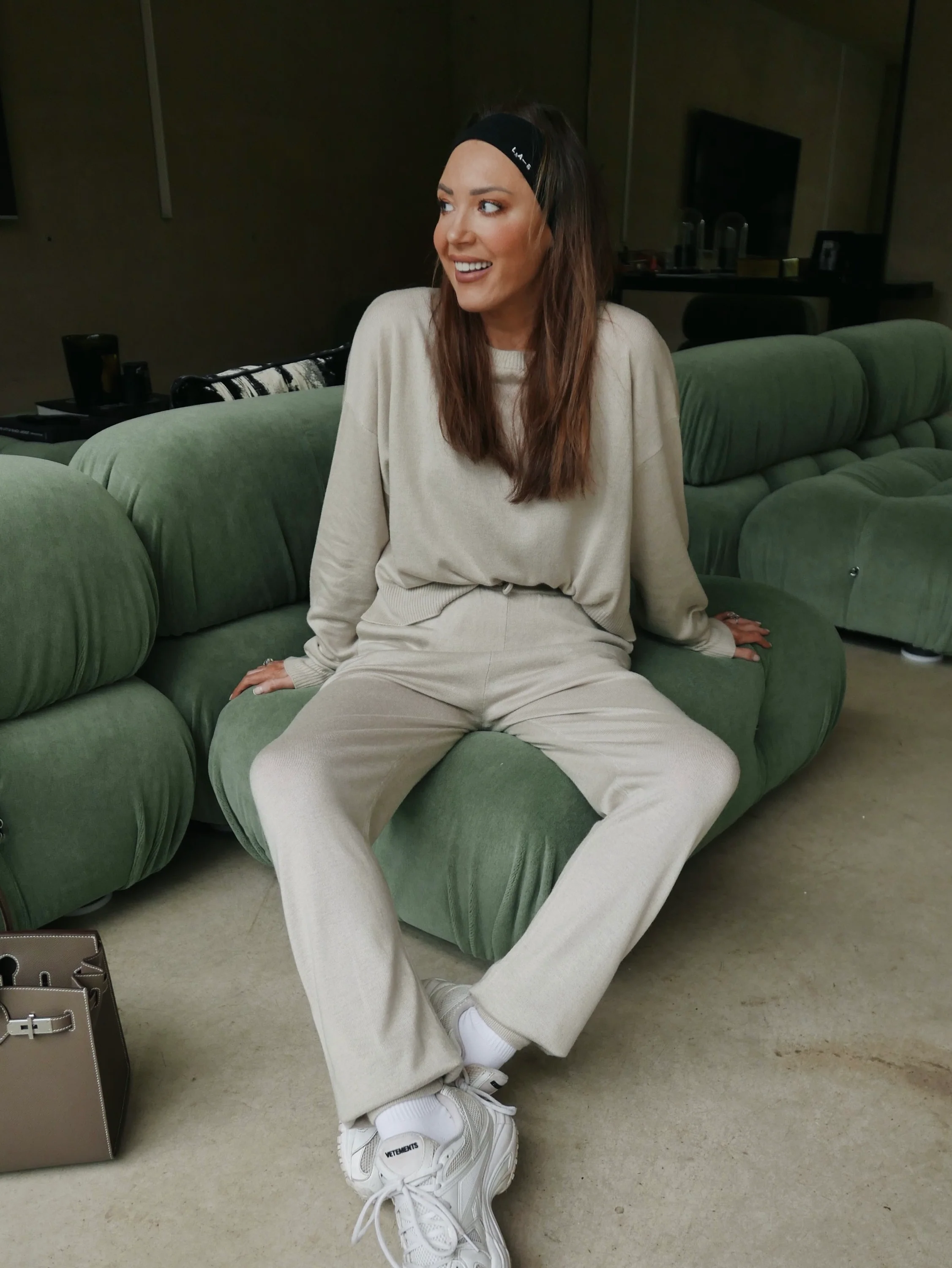 'LOULOU' CASHMERE BLEND CUFF DETAIL KNITTED JOGGERS OAT BEIGE - Image 3