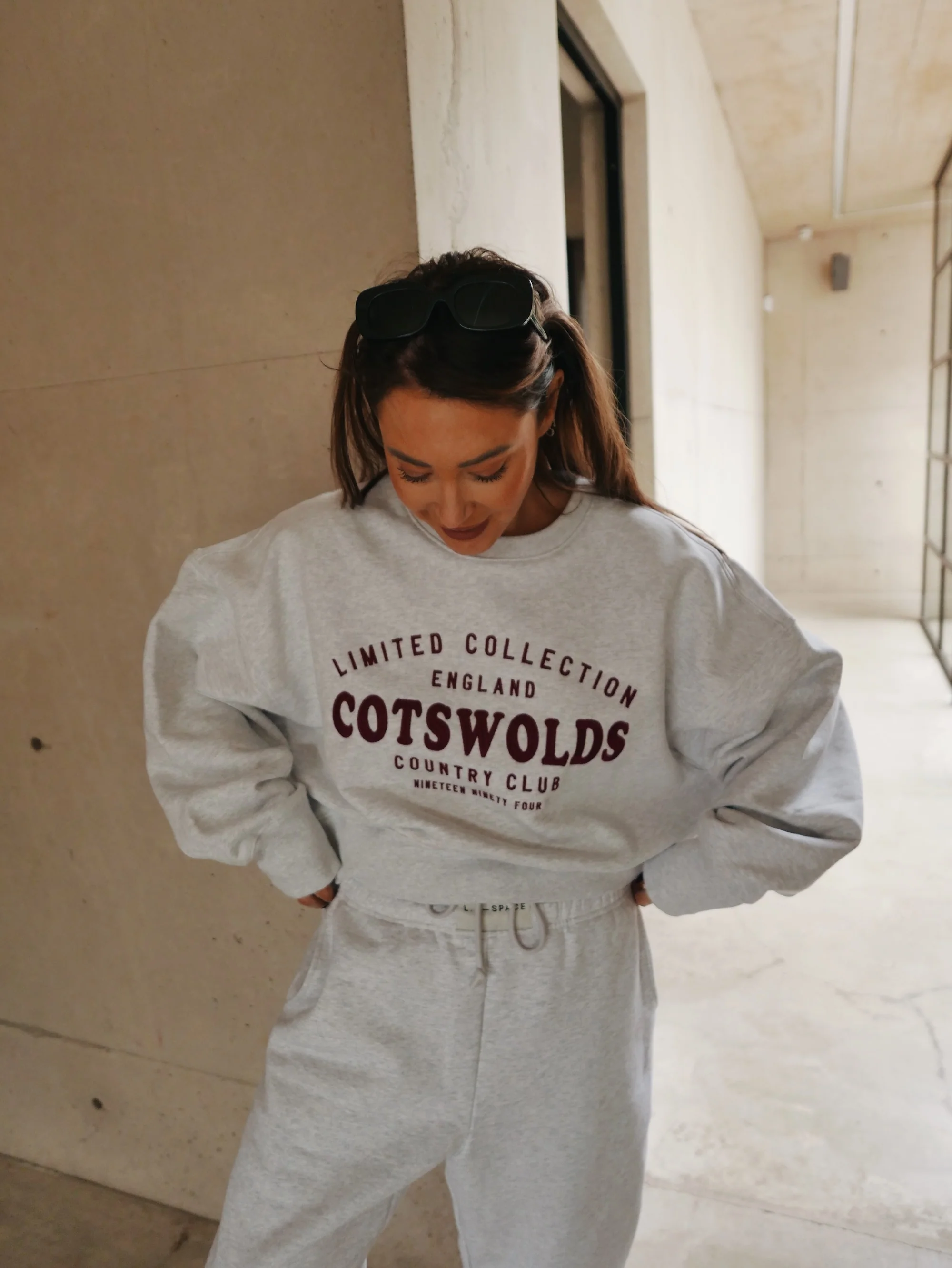 ‘COTSWOLDS' EMBROIDERED CROPPED SWEATSHIRT LIGHT GREY MARL - Image 6